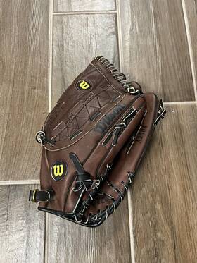 A2304 Wilson Pro Staff Gold Series Baseball Softball Glove 13.25 Inch Pre-oiled Rht