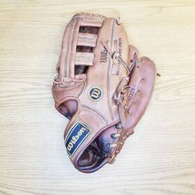 A2321 Wilson Baseball Glove Right Hand Throw Brown Leather Softball Power Snap A2321 Wilson Baseball Glove Right Hand Throw Brown Leather Softball Power Snap