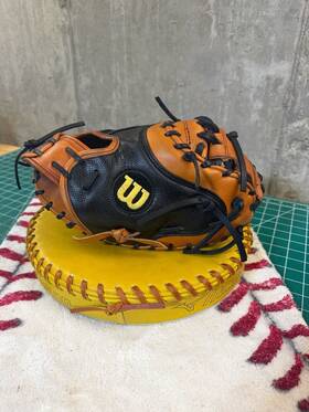 Wilson A24031780 A2000 Pro-stock Catchers Mitt - Size 34