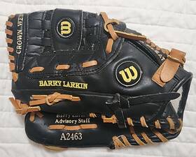 A2463 Wilson Barry Larkin Advisory Staff 11 Inch Baseball Glove Left-hand Throw A2463 Wilson Barry Larkin Advisory Staff 11 Inch Baseball Glove Left-hand Throw