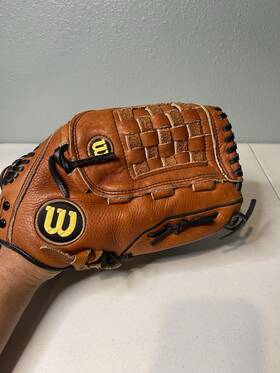 A2500l Wilson 12 1/2 Inch Right Hand Throw Baseball/softball Glove / Adult Brown