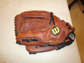 A2502 Wilson Softball Glove 12-1/2 Inch Lh Aztec Leather