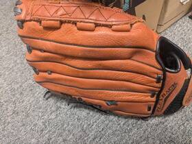 A2504-xl Wilson A2504 Xl Oversized Pocket Softball 13 Inch Baseball Glove Mitt Right Handed