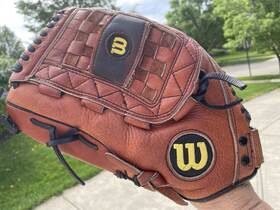 A2506xl Wilson Premium Leather 13 Inch 2000 Series Xl Oversized Softball Glove A2506xl Wilson Premium Leather 13 Inch 2000 Series Xl Oversized Softball Glove
