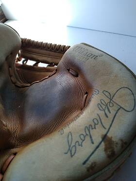 A2512 Wilson Vintage Jeff Torborg Model Twin Action Catchers Baseball Glove Rht