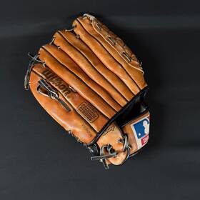 A2684 Wilson Official Glove Of Major League Baseball Dual Hinge Power Snap