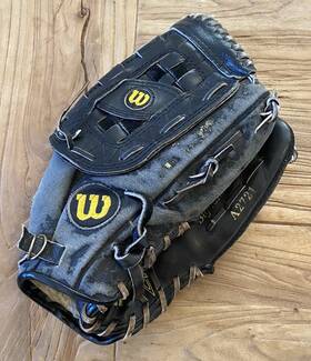 A2721 Wilson Barry Bonds Right Hand Throw Grip Tite Pocket Signature Glove Rht