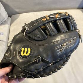 A2822 Wilson 12.5 Inch Signature Edition Model Right Handed First Baseman S Glove A2822 Wilson 12.5 Inch Signature Edition Model Right Handed First Baseman S Glove