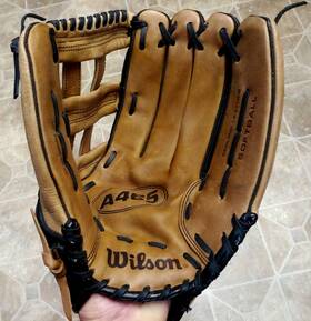 A465 Wilson 14 Inch Softball Glove All Leather Brown Black Fits Left Hand Very Good