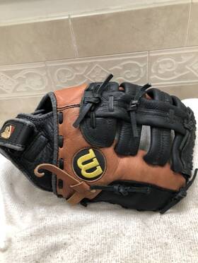 A500-abm12 Wilson Boys Broken In 12 Inch Baseball First Base Mitt Right Hand Throw