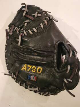 A730-dkcm Wilson A730 Catchers Mitt 32.5 Inch Right Throw