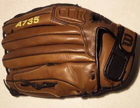 A0735 Wilson A735 13.5 Inch Softball Baseball Glove Mitt Rht 135 Right Hand Throw A0735 Wilson A735 13.5 Inch Softball Baseball Glove Mitt Rht 135 Right Hand Throw