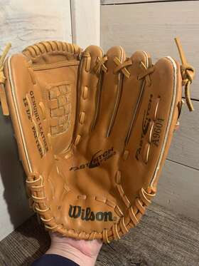 A9604 Wilson Team Series Leather 12 1/2 Inch Rht Glove Dual Stall Baseball Softball A9604 Wilson Team Series Leather 12 1/2 Inch Rht Glove Dual Stall Baseball Softball