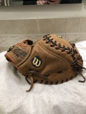 A9635-dfsfp7 Wilson Fully Broken In Deep Pocket 34 Inch Softball Catchers Mitt Right Throw A9635-dfsfp7 Wilson Fully Broken In Deep Pocket 34 Inch Softball Catchers Mitt Right Throw