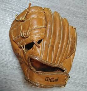 A9812 Wilson Vintage Softball Glove Left-handed Thrower Great Condition Usa Made A9812 Wilson Vintage Softball Glove Left-handed Thrower Great Condition Usa Made