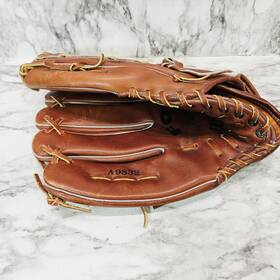 A9832 Wilson Force 4 Lht Throw Glove Grip-tite Pocket Nylon Stitch Cowhide