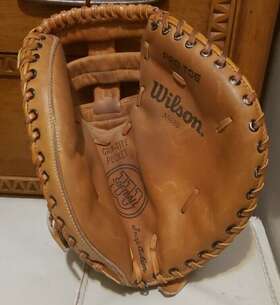 A9880 Wilson Softball Catchers Mitt - Pro-toe Grip-tite Pocket 12 Inch Glove Rht