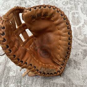 A9884 Wilson A9984 Softball Right Handed First 1st Base Glove Model - Inch The Big Scoop A9884 Wilson A9984 Softball Right Handed First 1st Base Glove Model - Inch The Big Scoop