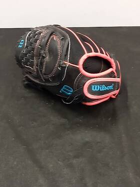 Ad4rf22115 Wilson Rht Fast Pitch Flash Softball Glove Youth Black And Pink 111/2 Inch Ad4rf22115 Wilson Rht Fast Pitch Flash Softball Glove Youth Black And Pink 111/2 Inch