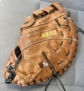 Ad9lb205m12 Wilson A900 First Base Glove 12 Inch Lht Left Hand Throw Euc Ad9lb205m12 Wilson A900 First Base Glove 12 Inch Lht Left Hand Throw Euc