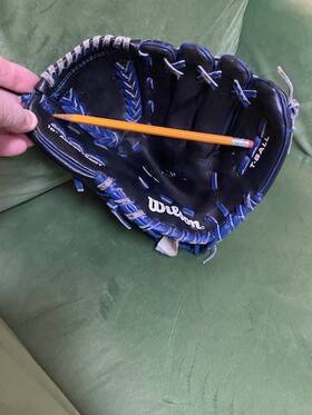 Ao200tbboy Wilson - T-ball Model -black / Blue 10 Inch Rht Pre-owned C24 Ao200tbboy Wilson - T-ball Model -black / Blue 10 Inch Rht Pre-owned C24