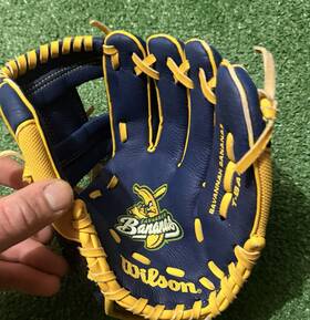 A02rb2410sb Wilson Ao2rb Savannah Bananas Kids T-ball Glove 10 Inch Ez-catch