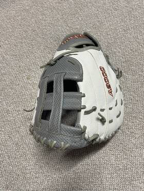 A2000 Wilson Fb15 12.5 Inch Baseball Glove Right Hand Throw 100% Super Skin A2000 Wilson Fb15 12.5 Inch Baseball Glove Right Hand Throw 100% Super Skin