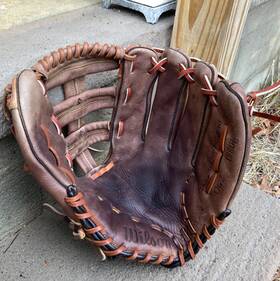 Og2-a9801 Wilson Very Nice Softball / Baseball Glove. R-throw. New Laces