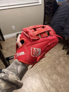 A2000 Wilson Pr05 Red 11.5 Infield Glove