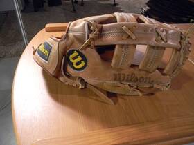 A9805 Wilson S9805 Boss 13 Inch Rht Baseball Glove Right Hand Thrower- American Cowhide A9805 Wilson S9805 Boss 13 Inch Rht Baseball Glove Right Hand Thrower- American Cowhide
