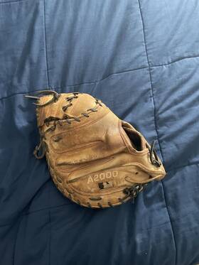 Wbw10011533 Wilson A2000 Series 33 Inch Cm33 Baseball Catchers Mitt Wbw10011533 Wilson A2000 Series 33 Inch Cm33 Baseball Catchers Mitt