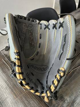 Wbw100441125 Wilson A2000 Superskin Glove V125 Spin Control Right Hand Thrower Wbw100441125 Wilson A2000 Superskin Glove V125 Spin Control Right Hand Thrower