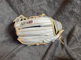 Wbw100993125 Wilson A2000 Superskin Series Fastpitch Softball Outfield Glove 12.5 Inch