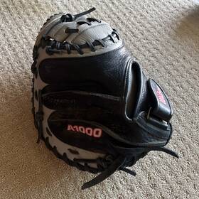 Wilson Wbw10145433 A1000 33 Inch Catchers Mitt Rht Leather Gray/black/red