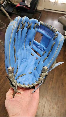 Wbw10253911 Wilson New A500 11 Baseball Glove - Left Hand Throw Wbw10253911 Wilson New A500 11 Baseball Glove - Left Hand Throw