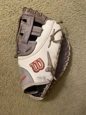 Wbw10628125 Wilson A2000 Fastpitch First Base 1b Softball Glove 12.5 Inch Spin Control Superskin Wbw10628125 Wilson A2000 Fastpitch First Base 1b Softball Glove 12.5 Inch Spin Control Superskin