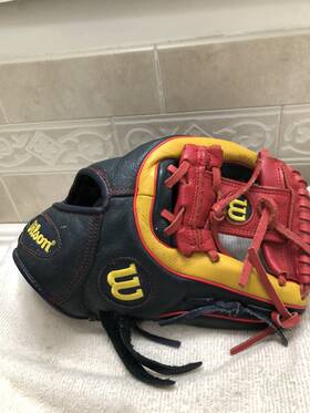 Wta05rbdi115 Wilson A550 Boys Broken In Tight Fit 11.5 Inch Baseball Glove Right Hand Throw