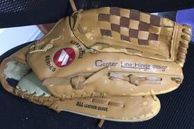 135-33 Worth Rht All Leather Super Cell Series Model Wsg Softball Glove