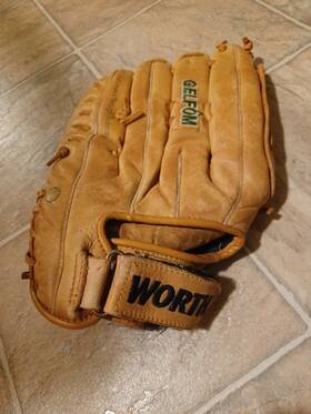 135-32 Worth 658925043260 Wsg Rh Throw Baseball/softball Glove. 13.5in Pattern Leather