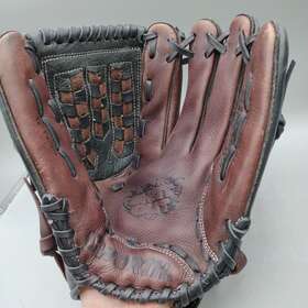 S0120x Worth Fast Pitch Glove 12 Inch Shut Out Pattern S0120 Right Hand Throw Brown Used