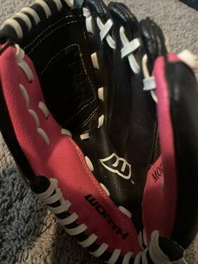 W92pb Worth 9in Girls Glove Model Right Hand Throw Pink And Black