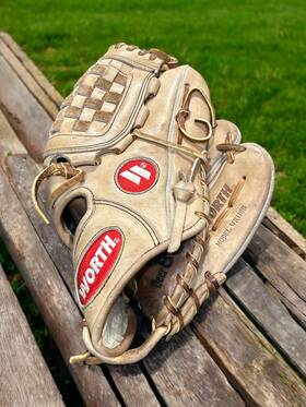Wr118b Worth Ranger Rht 11.75 Pattern Baseball Gloves Wr118b Worth Ranger Rht 11.75 Pattern Baseball Gloves