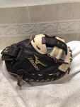 Mizuno GXS-92 34 Womens Girls Fastpitch Softball Catchers Mitt Right Throw. Fixed Price $120.00.