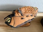 Mizuno Youth Rht Prospect Series In Leather Baseball Glove Mpr 901P. Fixed Price $12.99.