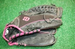 Wilson Flash Rh Throw 11.5 Inch Girls Baseball Glove A0440FPFL115 #V987. Fixed Price $10.00.