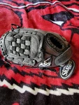 Louisville Slugger Genesis 1884 10.5" Baseball Glove Lht Black - Nwt. Fixed Price $42.00.