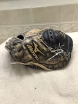 Mizuno GXC-110 30 Boys Fully Broken In Baseball Catchers Mitt Right Hand Throw. Fixed Price $85.00.