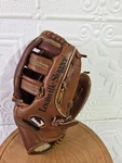 Louisville Slugger Brown Cowhide Leather Glove Ez-trap LSG24 Tri-action Baseball. Fixed Price $39.99.