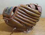Wilson George Brett A2297 Youth Baseball Glove 10" Lht. Fixed Price $17.99.