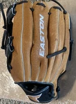 Easton Unisex Youth Rht Glove 10. Fixed Price $19.00.